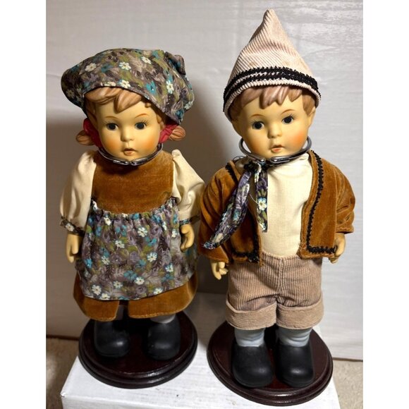 Hansel & Gretel Dolls Oumlet Co Porcelain Bisque 11" Jointed Incl. Stands 1988 - Picture 2 of 15